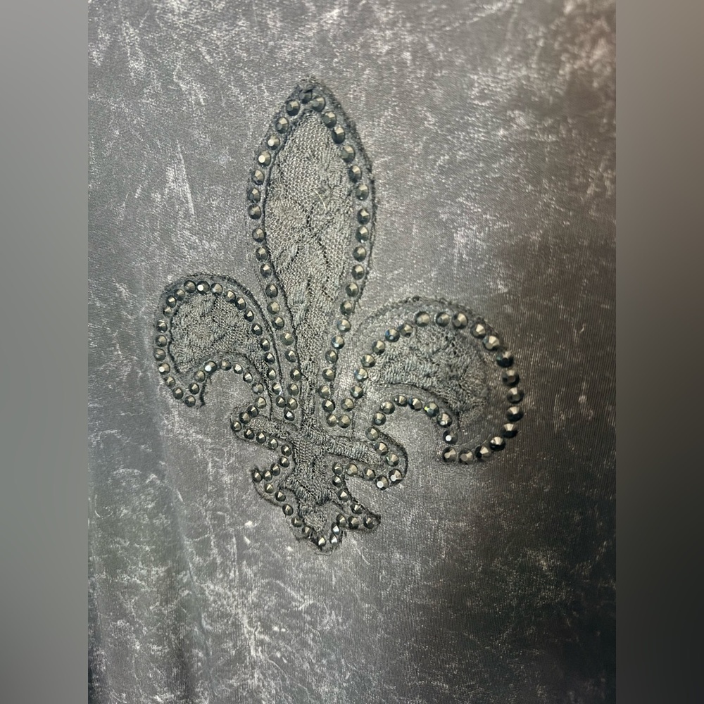 Cover Charge Black Acid Wash Fleur De Lis Top Size L Studded Rhinestone - Picture 4 of 6